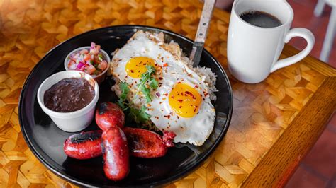 Uncle Mike’s In Chicago Is a Filipino American Restaurant Trailblazer ...
