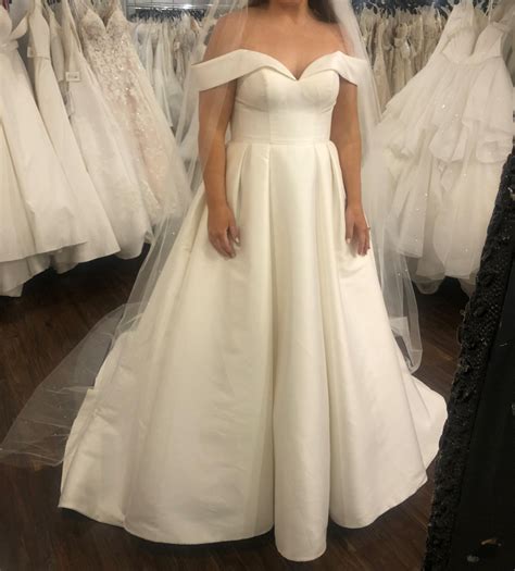 Essense of Australia New Wedding Dress - Stillwhite