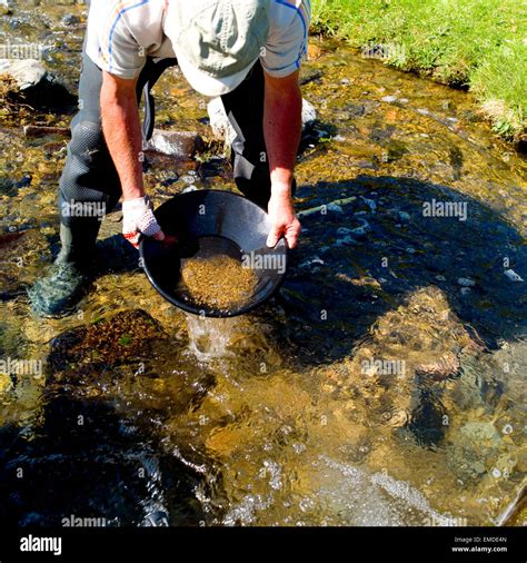 Gold panning hi-res stock photography and images - Alamy