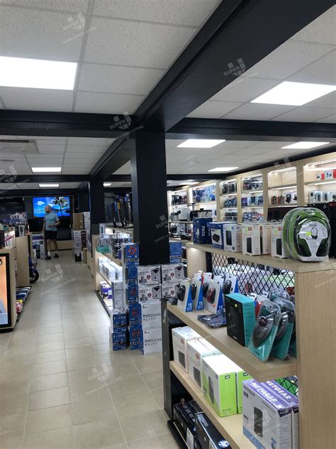 Electronics Store Display 的图像结果