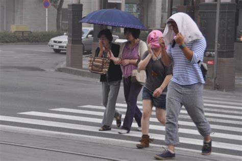 桜島の噴火による降灰に見舞われた鹿児島市：桜島、噴火の歴史 写真特集：時事ドットコム