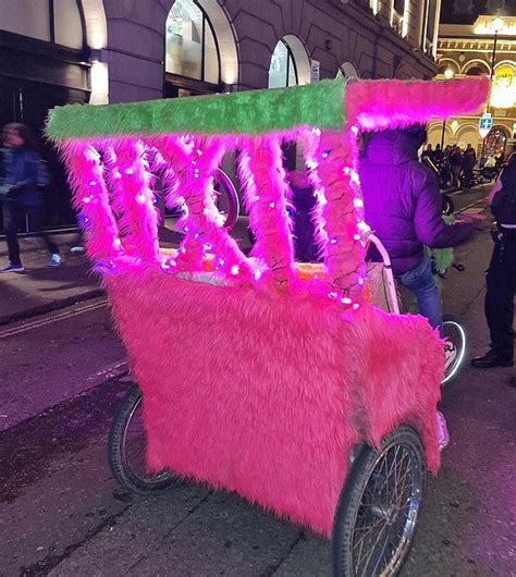 Illegal traders and pedicabs on Westminster Bridge are fined £20k