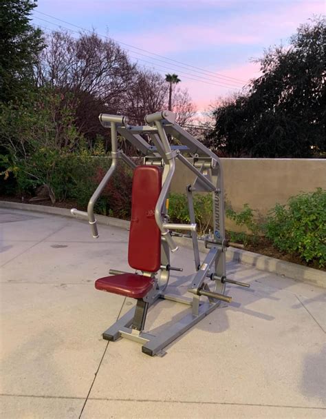 Nautilus XPLOAD ISO Lateral Plate Loaded Vertical Chest Press - Get ...