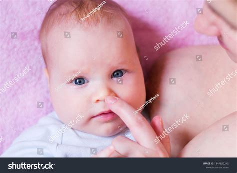 Breastfeeding Baby Rolls Eyes at Patricia Burns blog