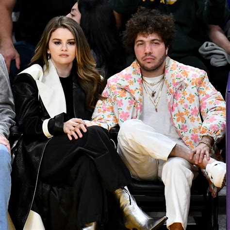 7 steps to Selena Gomez’s striking neon eyes and ’90s lip | Vogue India