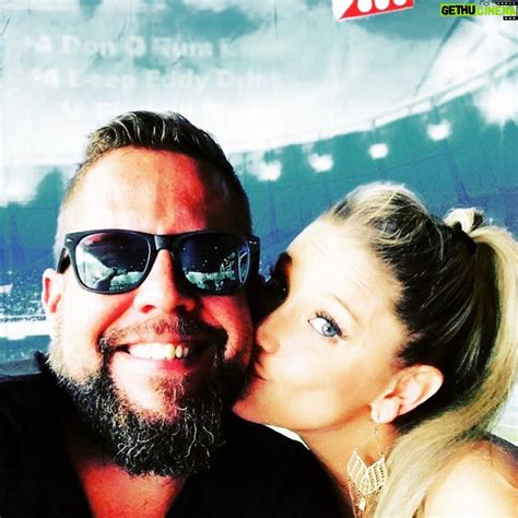 Kristen Renton Wiki, Biography, Age, Photos, Spouse and more