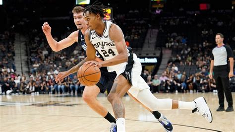 Spurs' Devin Vassell set for arthroscopic procedure on knee - ESPN