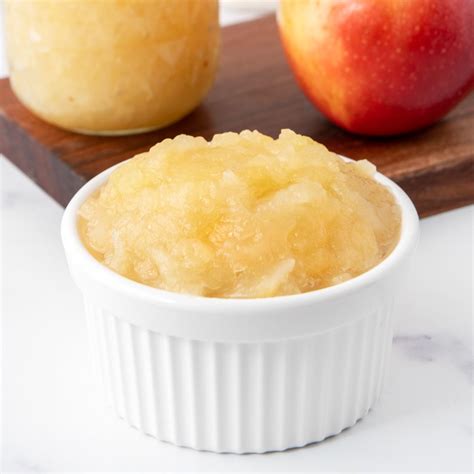 Homemade Applesauce for Dogs: No Sugar & Easy to Make