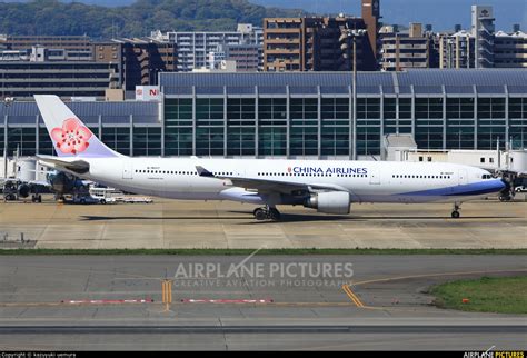 B-18317 - China Airlines Airbus A330-300 at Fukuoka | Photo ID 932899 ...