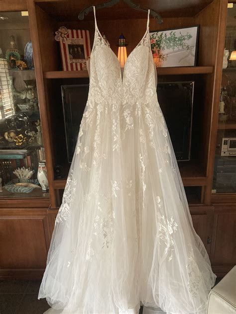 Brand new Allure Bridals Lace A-Frame Wedding Dress for Sale in Scottsdale, AZ - OfferUp