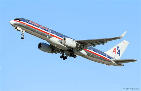 American Airlines 757 Aircraft in Flight