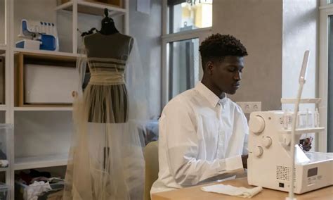 Using Overlocker Sewing Machine 的图像结果