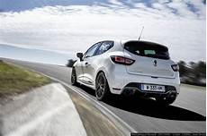 renault clio rs 2018 2018 renault clio rs trophy pricing and specs photos 1 renault clio rs 2018 2018 renault clio rs trophy pricing and specs photos 1