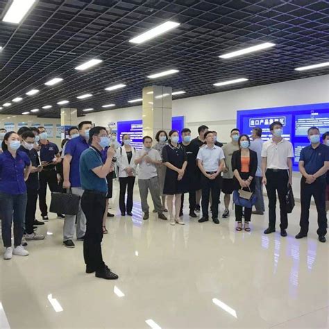 蚌埠市青年企业家观摩交流国家市场采购贸易试点和电商直播基地_发展