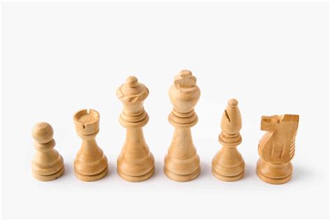 How Many Pieces Are There In A Chess Set? - Chess Delta