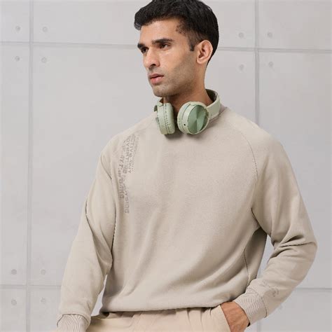 Men Slim Fit Crew Neck Sweatshirt with Techno Warm+