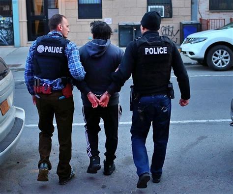 Tren de Aragua Members Arrested, Released Without Bail in NYC | Newsmax.com