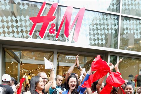 Shop H&M Online At Last! Retailer Finally Launches E-Commerce In The United States | HuffPost