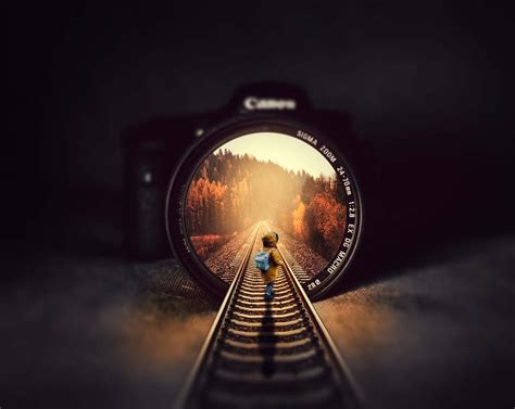The boy in the camera – Artofit