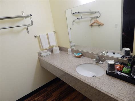 REGENCY INN LOLA (Iola) - Hotel Reviews, Photos, Rate Comparison ...