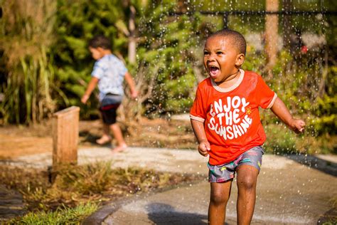 Outdoor Water Playing 的图像结果