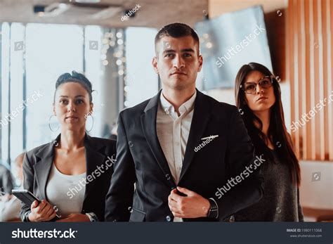 Group of Business People Standing Together 的图像结果