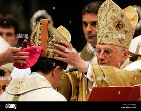 Bishop mitre hat hi-res stock photography and images - Alamy