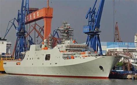 中国第8艘071登陆舰现身 只用18个月就可交付(图)_手机新浪网