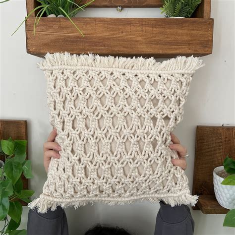 12-Inch Macrame Pillow Tutorial 的图像结果