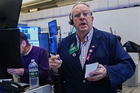 As Nvidia’s slump jolts Wall Street, Walmart gains ahead of Nasdaq ...