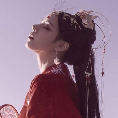 古风红衣女子唯美头像 冷艳古风女子真人头像 - qq女生头像 - 520个性