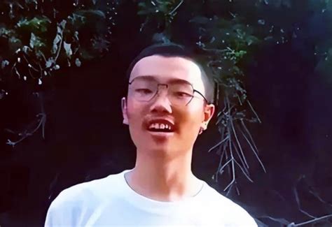 胡鑫宇案件时隔47天，父亲再次发声，几度哽咽令人心酸|发声|父亲|案件_新浪新闻