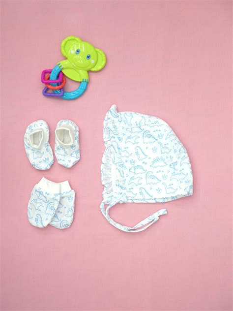 FIRSTIN Muslin Cap (Frill), Mittens & Booties Set - Tiny Dinos ...