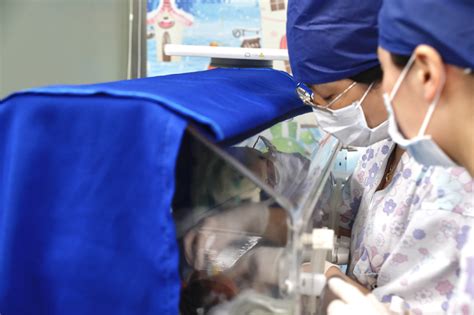 医疗 _ 独家视频 | 长三角新生儿空中救援首运行，淮安孕26周超低体重龙凤胎转至上海