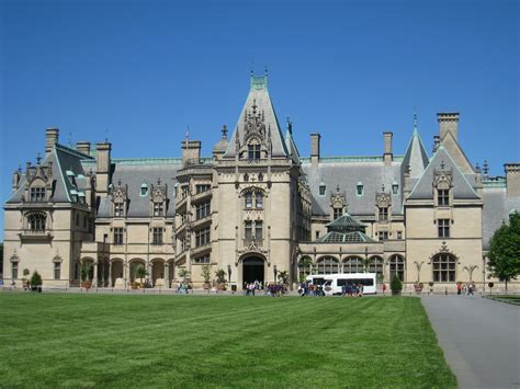 File:Biltmore Estate - front facade.JPG - Wikipedia