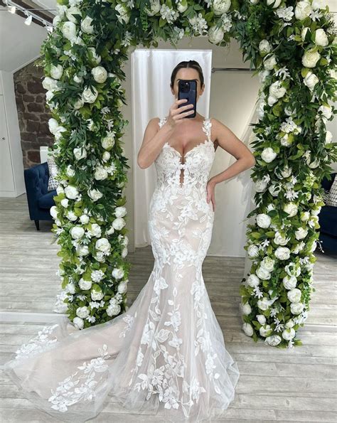 Essense of Australia D3709 New Wedding Dress Save 35% - Stillwhite