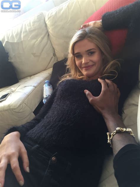 Noel Berry nackt, Nacktbilder, Playboy, Nacktfotos, Fakes, Oben Ohne