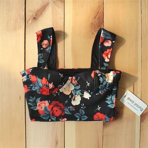 Buena Crop Top - Black Floral – ewa young