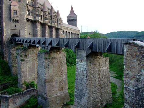 Poenari Castle, located on the West side of the Transfăgărăşan road in ...
