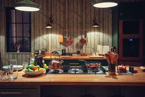 Explore the Set Design of Anatomy of a Scandal – Frederic Magazine