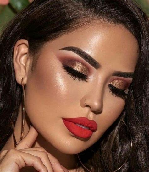 smokey eye makeup red lips
