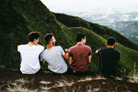 20 Songs About Being 19 - Singersroom.com