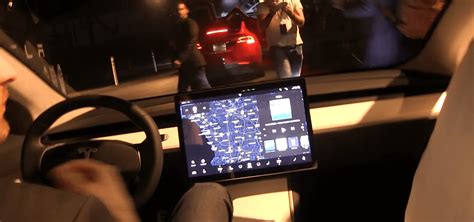 Tesla Screen Features 的图像结果