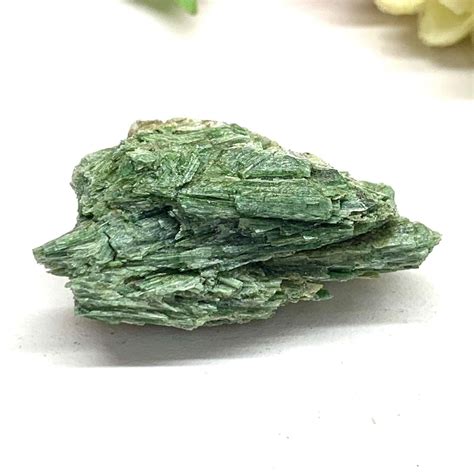 Actinolite strengthens the immune system buy at talk to crystals