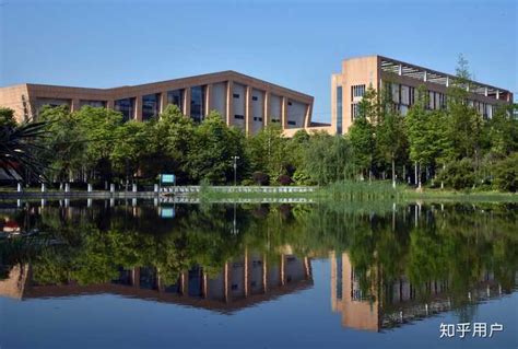 【携程攻略】长沙湖南大学景点,湖南大学在长沙，是中国著名的高等院校，学校的环境很优美，景色宜人…