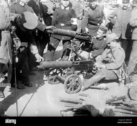 Russian machine guns captured by German forces during World War I ...