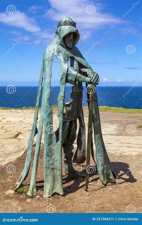 King Arthur or Gallos Statue at Tintagel Castle in Cornwall Editorial ...