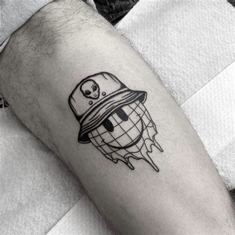 Alien Back Tattoo 的图像结果