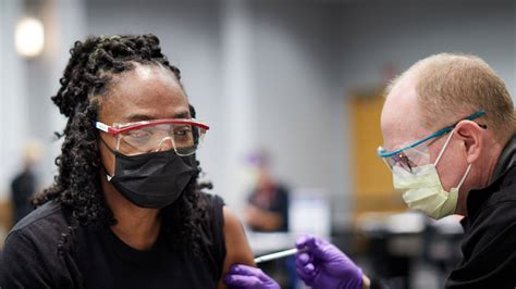 La vacuna de Pfizer genera anticuerpos eficaces contra la variante delta