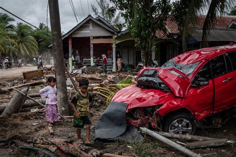 Explaining the deadly volcanic tsunami that hit Indonesia - Science